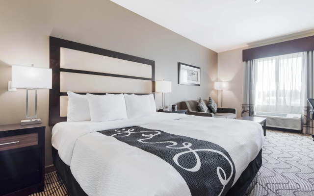photo 5 of La Quinta Inn & Suites by Wyndham Auburn