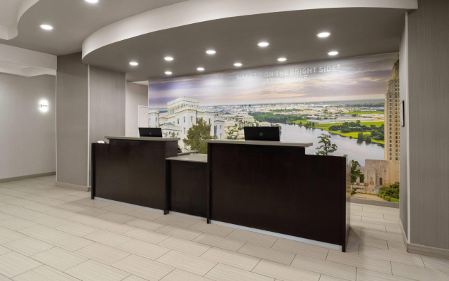 photo 2 of La Quinta Inn & Suites by Wyndham Baton Rouge Denham Springs