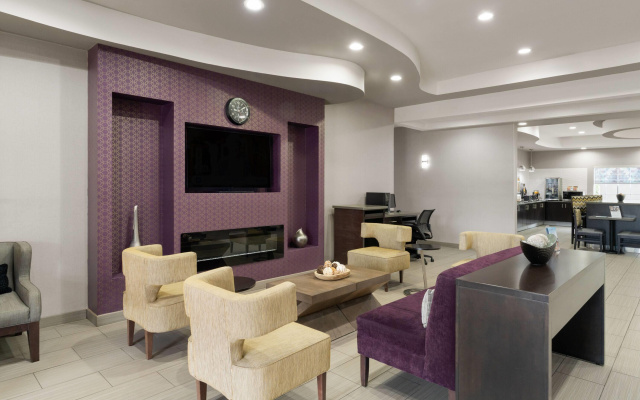 photo 3 of La Quinta Inn & Suites by Wyndham Baton Rouge Denham Springs