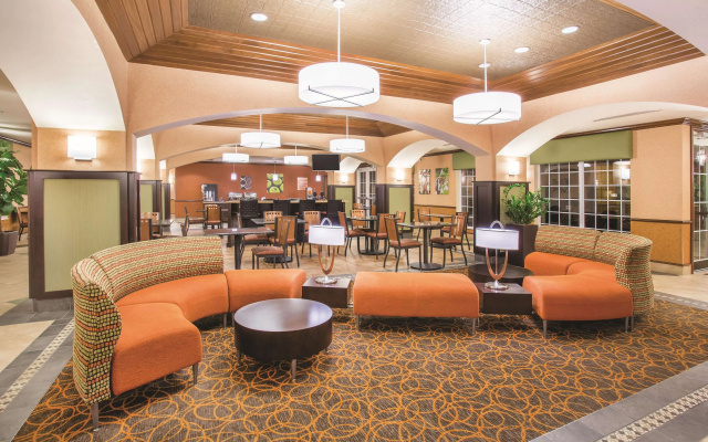 photo 2 of La Quinta Inn & Suites by Wyndham Bentonville