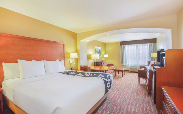 photo 5 of La Quinta Inn & Suites by Wyndham Bentonville