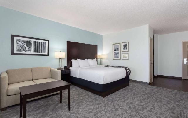 photo 4 of La Quinta Inn & Suites by Wyndham Bonita Springs Naples N.
