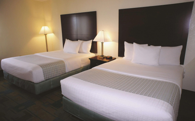 photo 4 of La Quinta Inn & Suites by Wyndham Boston Somerville