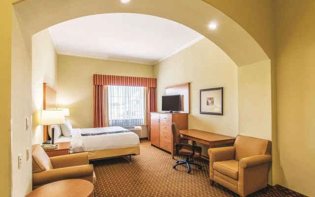 photo 3 of La Quinta Inn & Suites by Wyndham Bridgeport