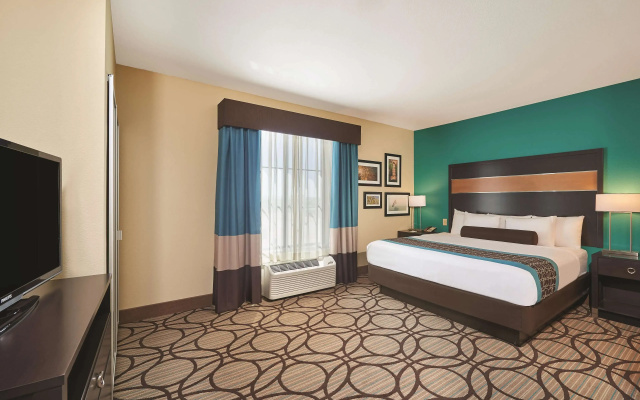 photo 3 of La Quinta Inn & Suites by Wyndham Carlsbad
