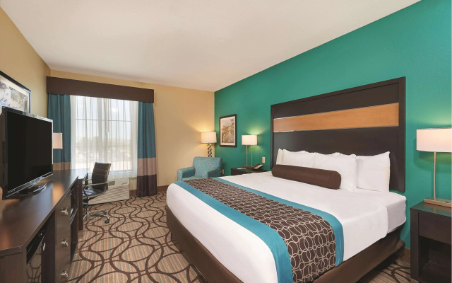 photo 4 of La Quinta Inn & Suites by Wyndham Carlsbad