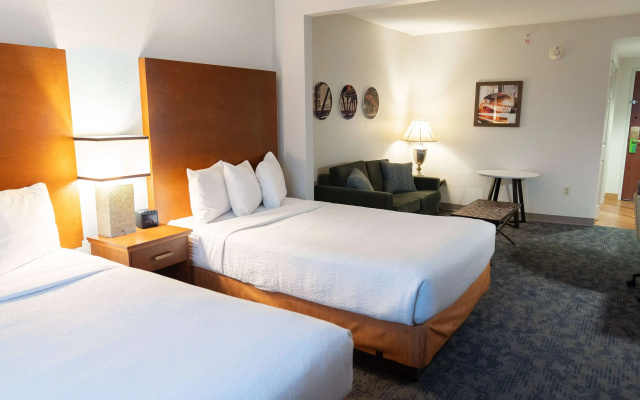 photo 3 of La Quinta Inn & Suites by Wyndham Bannockburn-Deerfield
