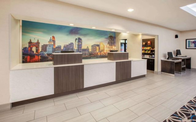 photo 2 of La Quinta Inn & Suites by Wyndham Cincinnati Airpt Florence