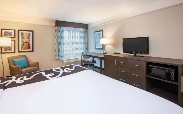 photo 3 of La Quinta Inn & Suites by Wyndham Cincinnati Airpt Florence