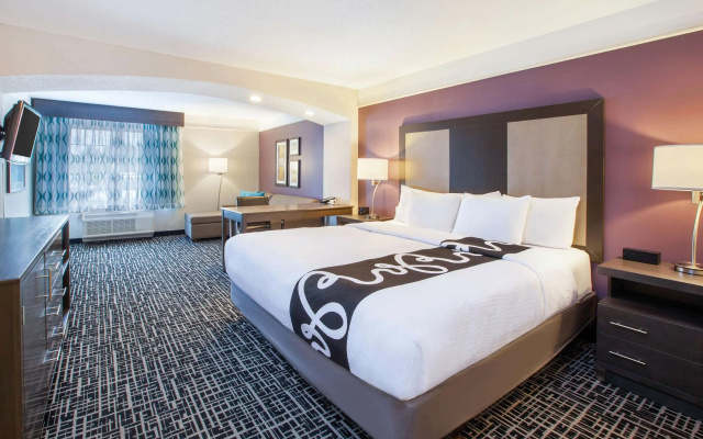 photo 4 of La Quinta Inn & Suites by Wyndham Cincinnati Airpt Florence