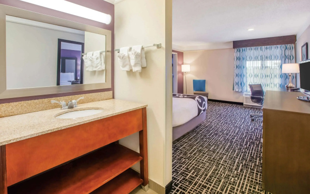 photo 5 of La Quinta Inn & Suites by Wyndham Cincinnati Airpt Florence