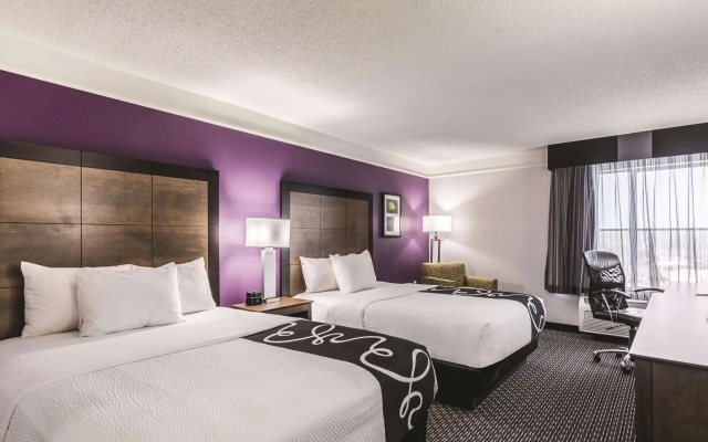 photo 5 of La Quinta Inn & Suites by Wyndham Cincinnati Sharonville