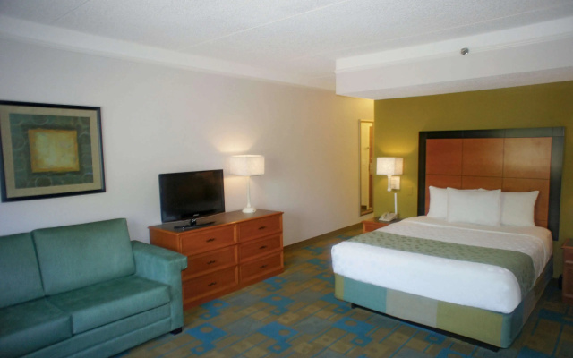 photo 5 of La Quinta Inn & Suites by Wyndham St. Pete-Clearwater Airpt