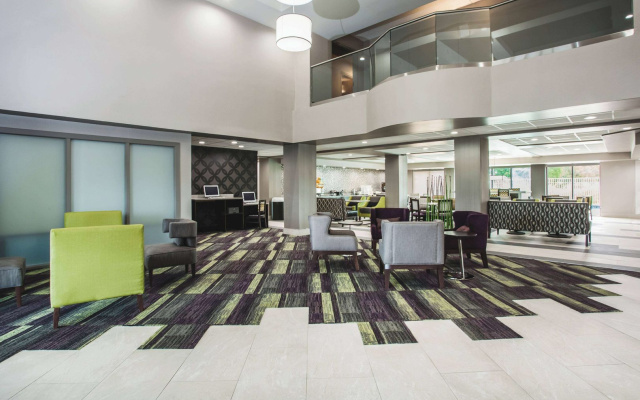 photo 2 of La Quinta Inn & Suites by Wyndham Clearwater South