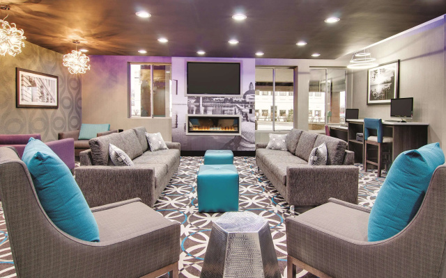photo 2 of La Quinta Inn & Suites by Wyndham Cleveland Airport West