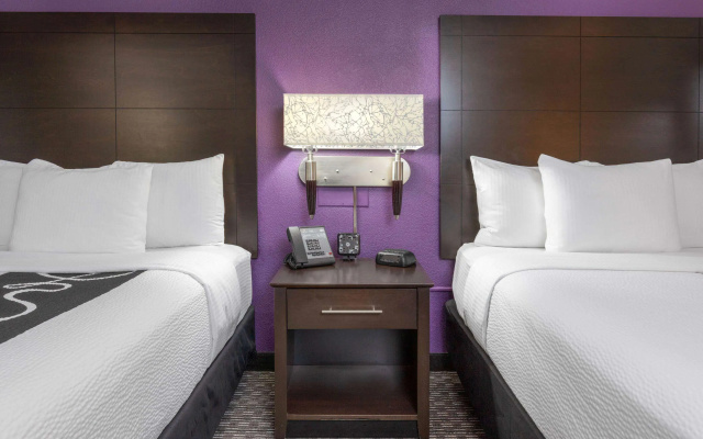 photo 3 of La Quinta Inn & Suites by Wyndham Clifton/Rutherford