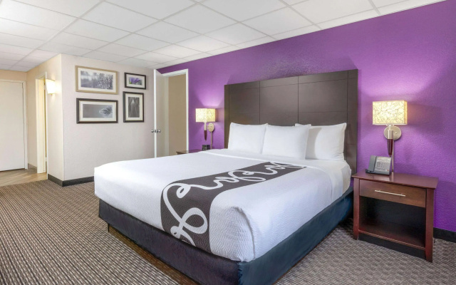 photo 4 of La Quinta Inn & Suites by Wyndham Clifton/Rutherford
