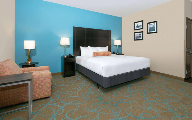photo 4 of La Quinta Inn & Suites by Wyndham Clinton Historic Route 66