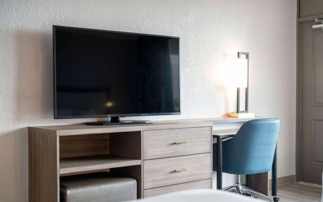 photo 5 of La Quinta Inn & Suites by Wyndham Cocoa Beach Oceanfront