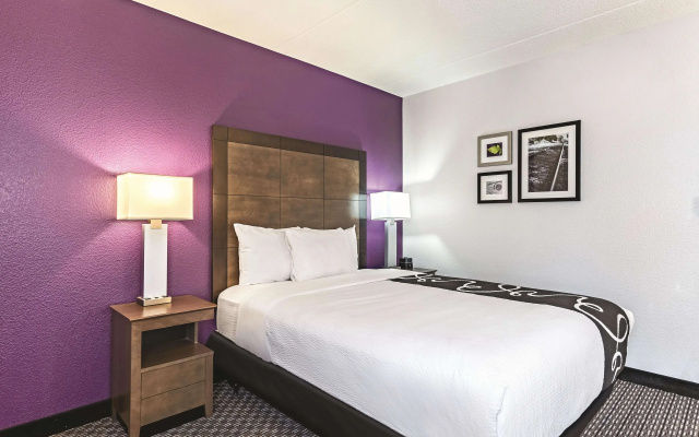 photo 4 of La Quinta Inn & Suites by Wyndham Columbia / Fort Meade