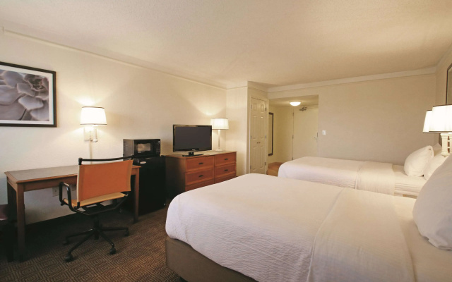 photo 2 of La Quinta Inn & Suites by Wyndham Coral Springs Univ Dr