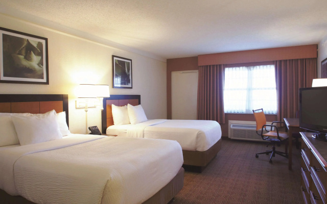 photo 4 of La Quinta Inn & Suites by Wyndham Coral Springs Univ Dr