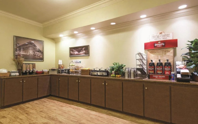 photo 3 of 科文頓拉昆塔套房酒店(The Chateau Hotel Covington)
