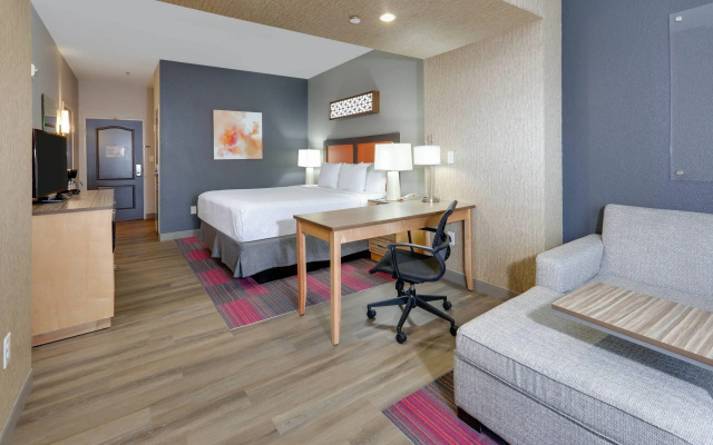photo 5 of La Quinta Inn & Suites by Wyndham Dallas Love Field