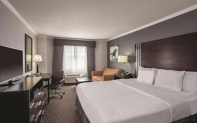 photo 3 of La Quinta Inn & Suites by Wyndham Davis