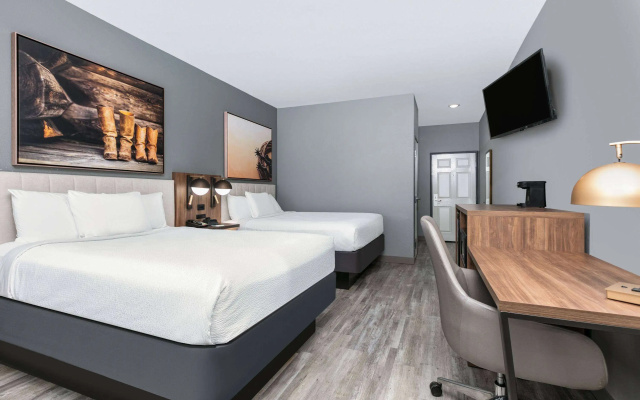photo 3 of La Quinta Inn & Suites by Wyndham Decatur
