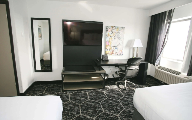 photo 3 of La Quinta Inn & Suites by Wyndham Des Moines West Clive