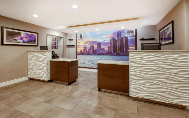 photo 2 of La Quinta Inn & Suites by Wyndham Detroit Utica