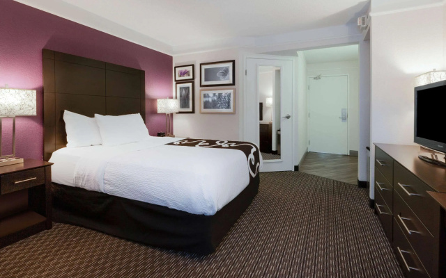 photo 3 of La Quinta Inn & Suites by Wyndham Detroit Utica