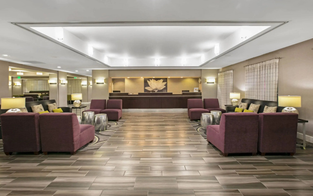 photo 2 of La Quinta Inn & Suites by Wyndham DFW Airport South / Irving