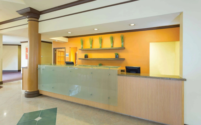 photo 2 of La Quinta Inn & Suites by Wyndham Raleigh/Durham Southpoint