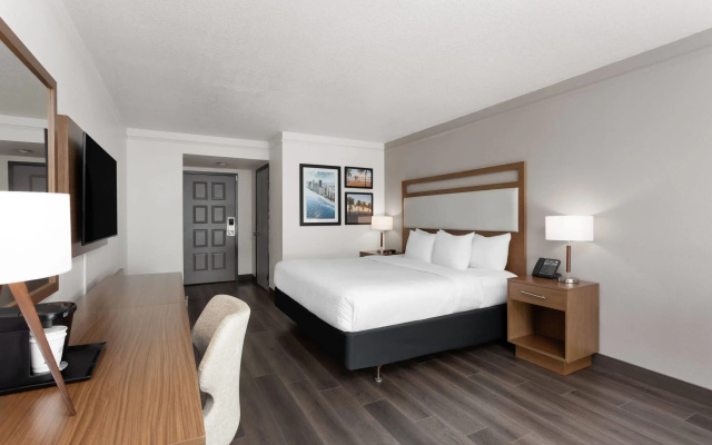 photo 4 of La Quinta Inn & Suites by Wyndham Ft Lauderdale Cypress Cr