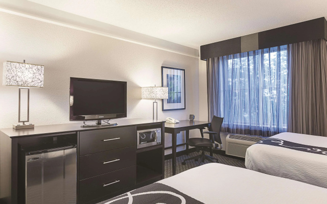 photo 3 of La Quinta Inn & Suites by Wyndham Fort Lauderdale Tamarac