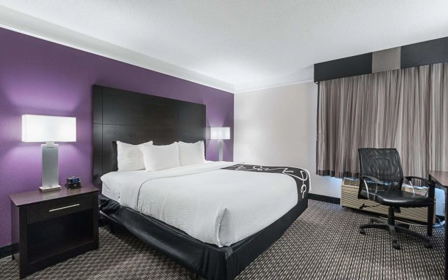 photo 5 of La Quinta Inn & Suites by Wyndham Fort Lauderdale Tamarac