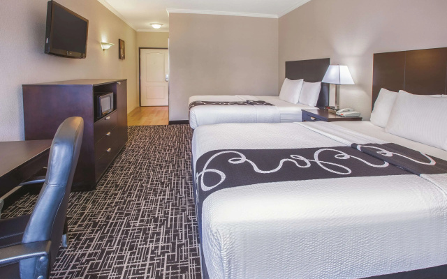 photo 4 of La Quinta Inn & Suites by Wyndham Garland Harbor Point