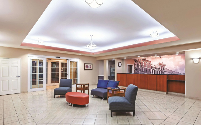 photo 2 of La Quinta Inn & Suites by Wyndham Granbury