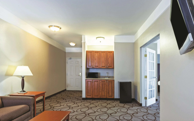photo 3 of La Quinta Inn & Suites by Wyndham Granbury