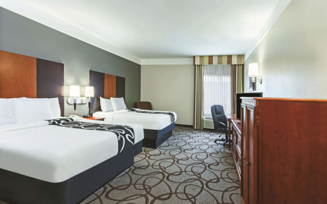 photo 4 of La Quinta Inn & Suites by Wyndham Granbury