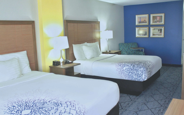 photo 3 of La Quinta Inn & Suites by Wyndham NE Long Beach/Cypress