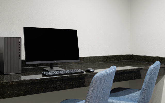 photo 3 of La Quinta Inn & Suites by Wyndham Houston - Westchase