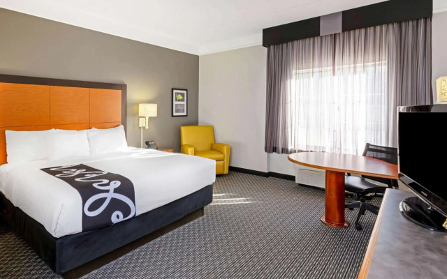 photo 3 of La Quinta Inn & Suites by Wyndham Houston West Park 10