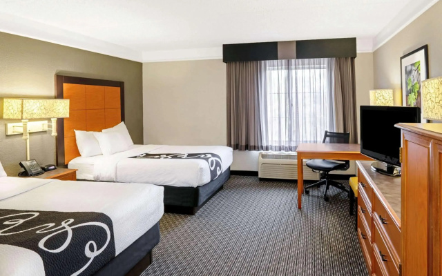 photo 4 of La Quinta Inn & Suites by Wyndham Houston West Park 10