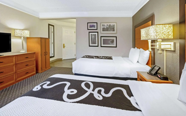 photo 5 of La Quinta Inn & Suites by Wyndham Houston West Park 10