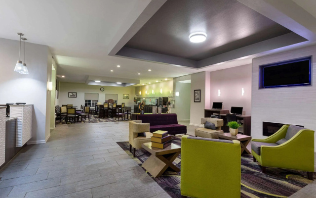 photo 2 of La Quinta Inn & Suites by Wyndham Huntsville Airport Madison