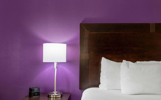 photo 3 of La Quinta Inn & Suites by Wyndham Huntsville Airport Madison