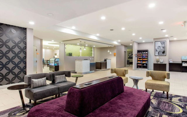 photo 2 of La Quinta Inn & Suites by Wyndham Indianapolis South